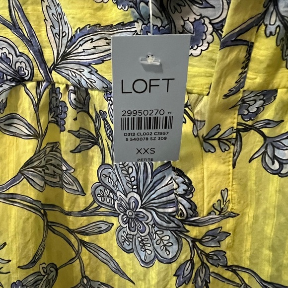 LOFT NWT Garden Smocked Split Neck Shell - Picture 2 of 4